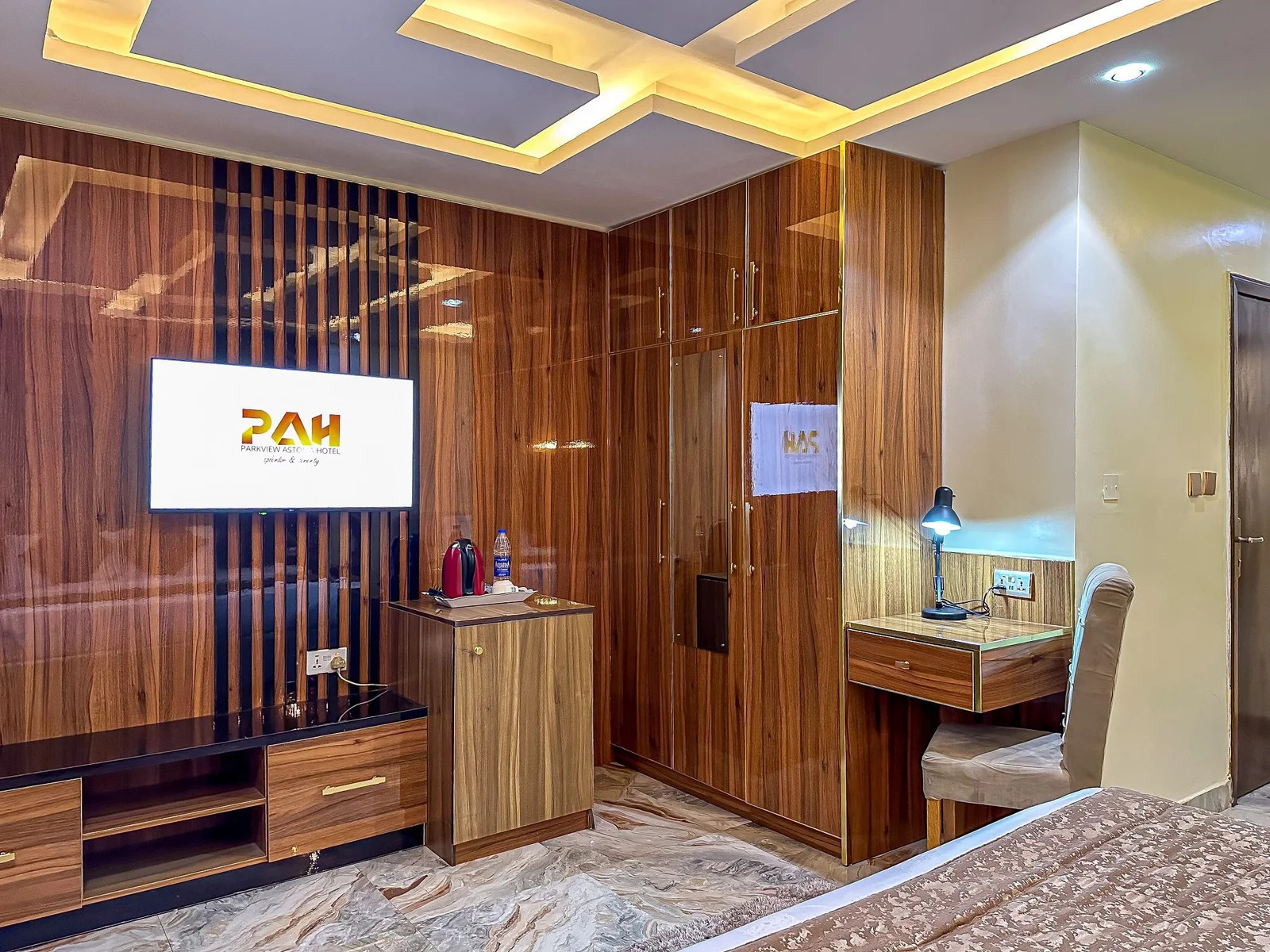 /web/uploads/116/Parkview Astoria Hotel/room-photos/Deluxe Room/parkview-astoria-deluxe2.webp.jpg